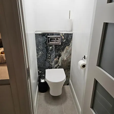 Riveredge Apartment *
